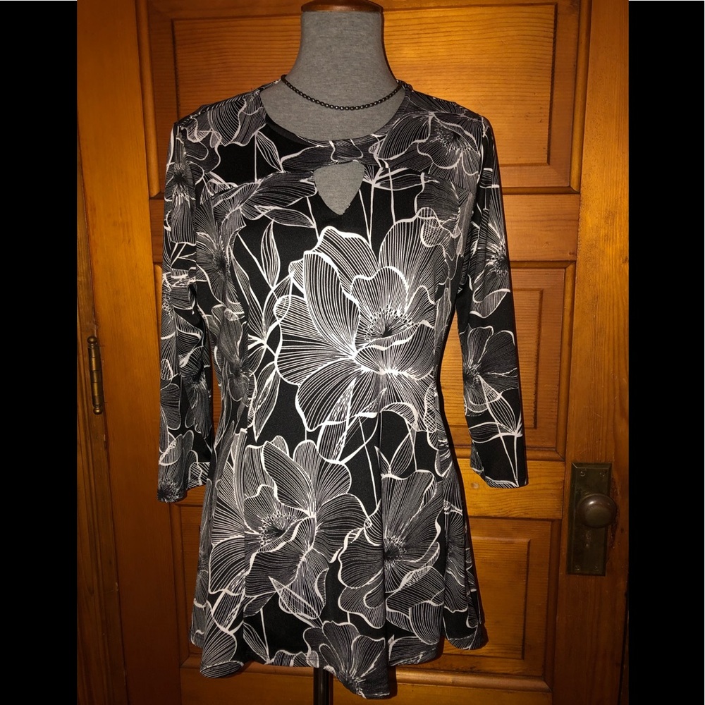 Sunny Leigh Black/White Floral Top